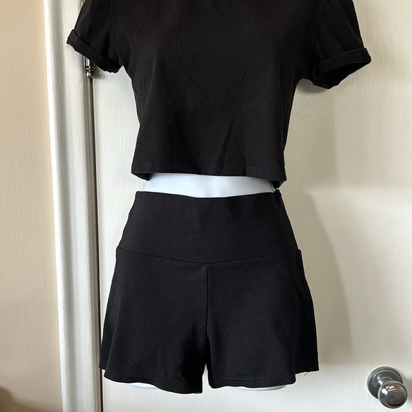 Rock Steady - High waisted Stretch Shorts - Picture 4 of 5